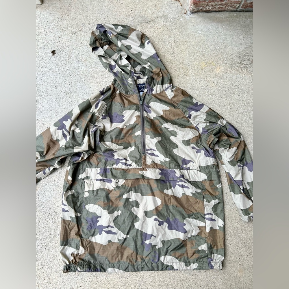 The children’s place boys camo pullover rain jacket windbreaker L(10/12)
